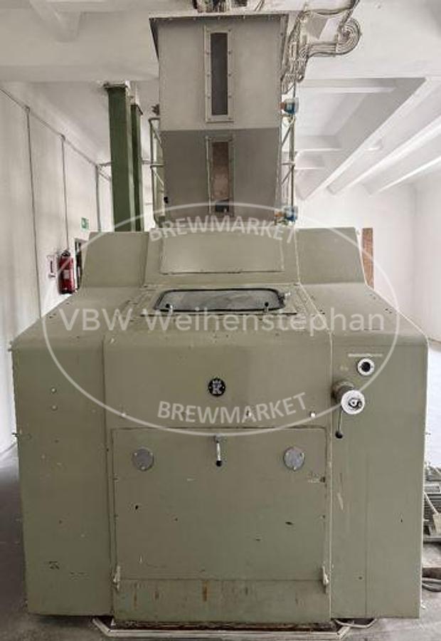 Used Six-roll crushing mill, including feed screw with conditioning