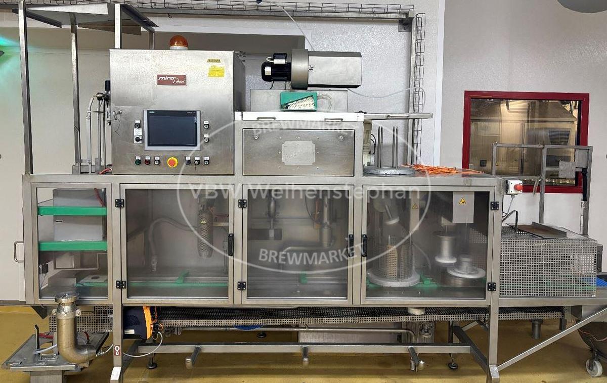 Used Filling, sealing and labelling machine for plastic buckets; manufactured between