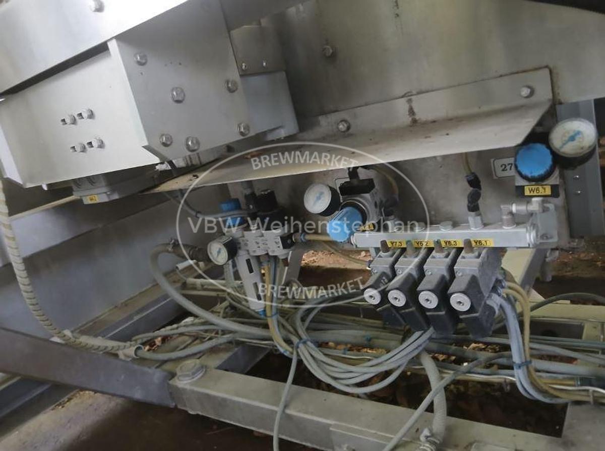 Used Filling, sealing and labelling machine for plastic buckets; manufactured between