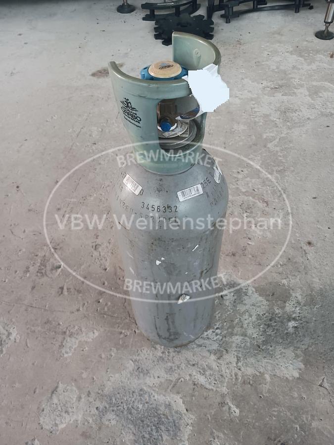 Used CO2 bottles (3 pieces)