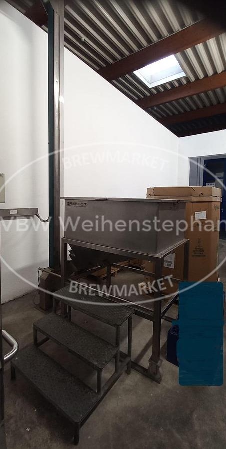 Used cap feeders