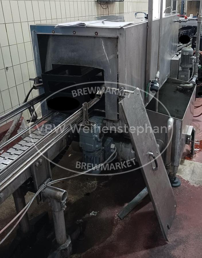 Used crate washer