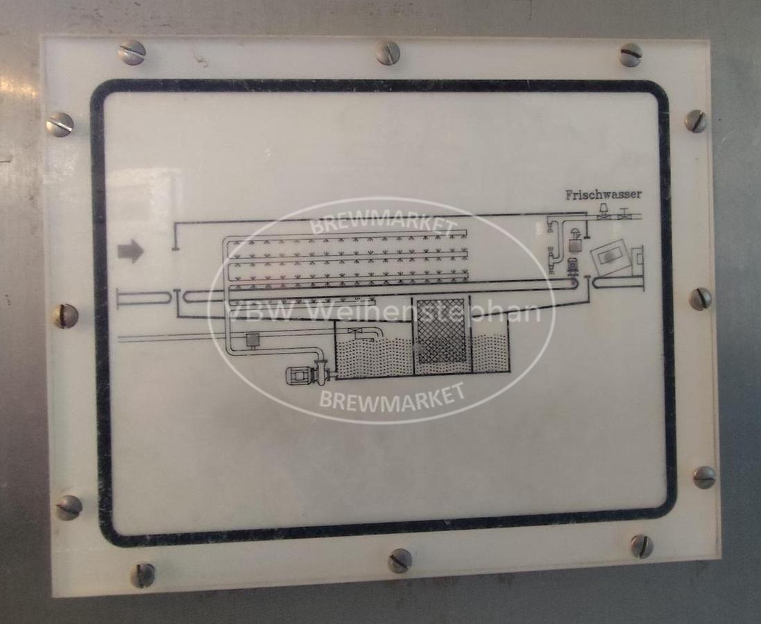 Used Crate cleaning system