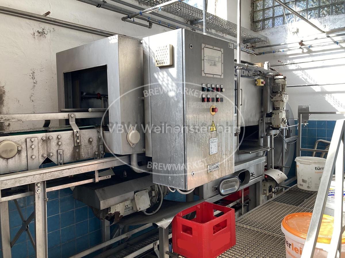 Used Crate cleaning system