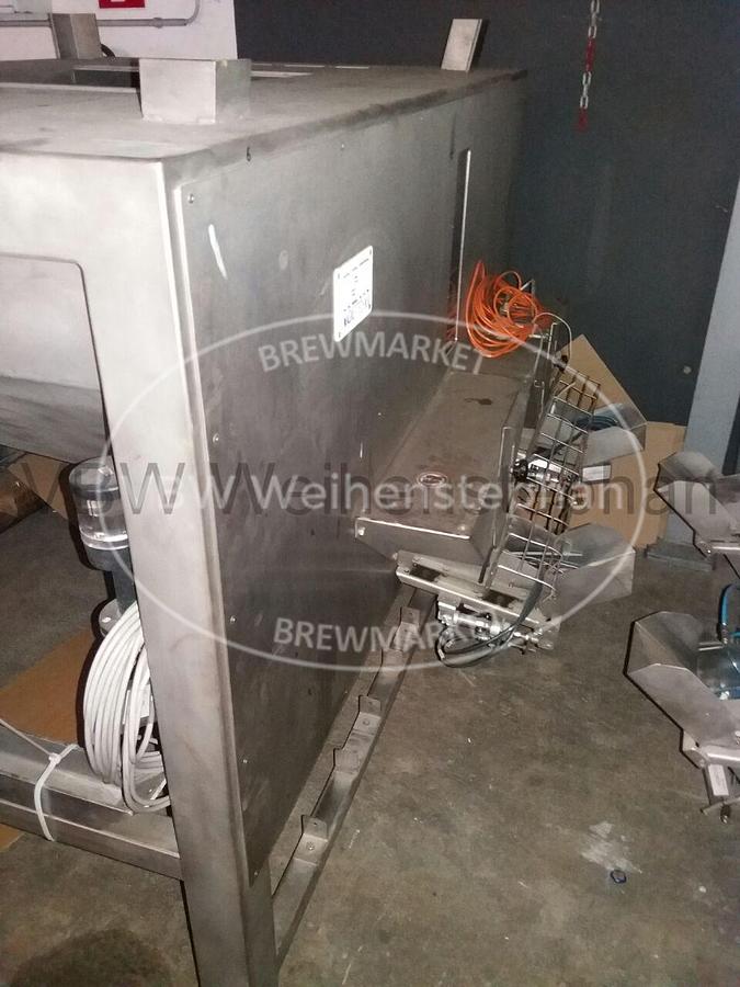 Used crown cork bunker