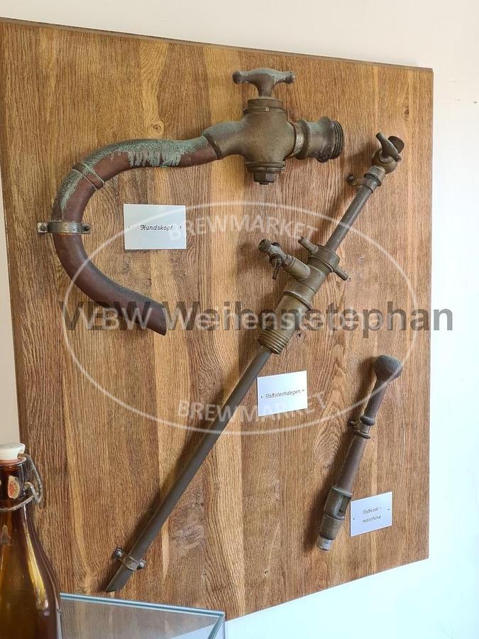 Gebraucht Brauausstattung auf Holzbrett montiert