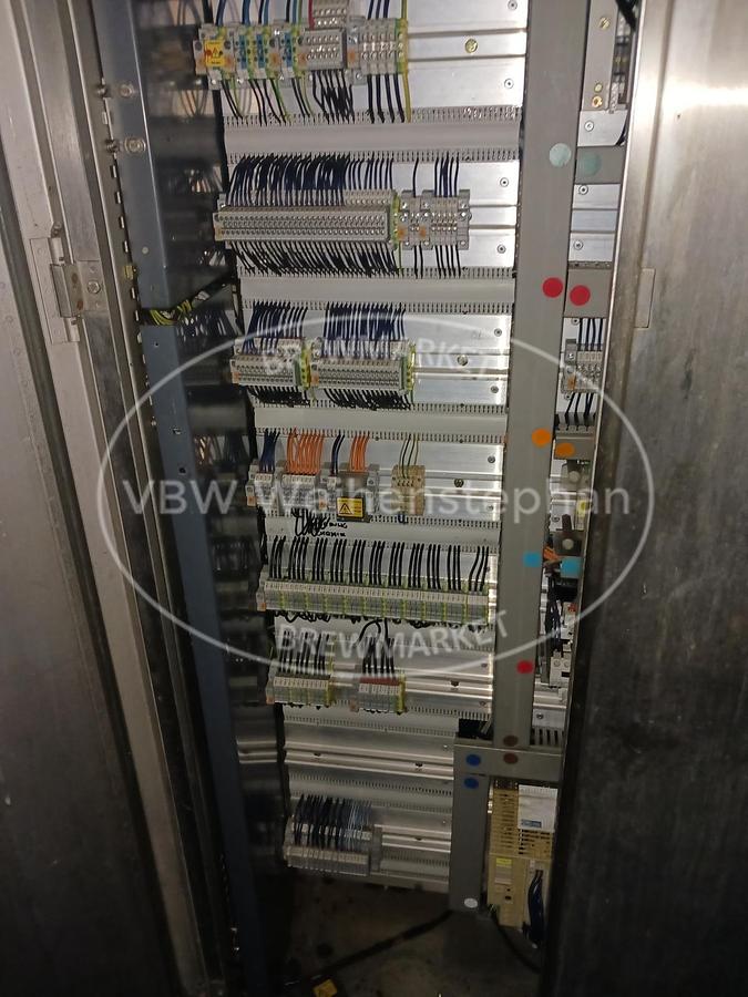 Used bottle cleaning machine