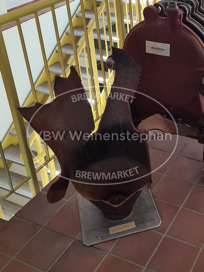 Gebraucht gerissene Behälterwandung