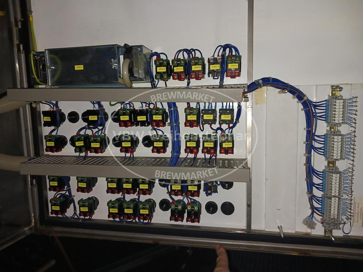 Used bottle cleaning machine