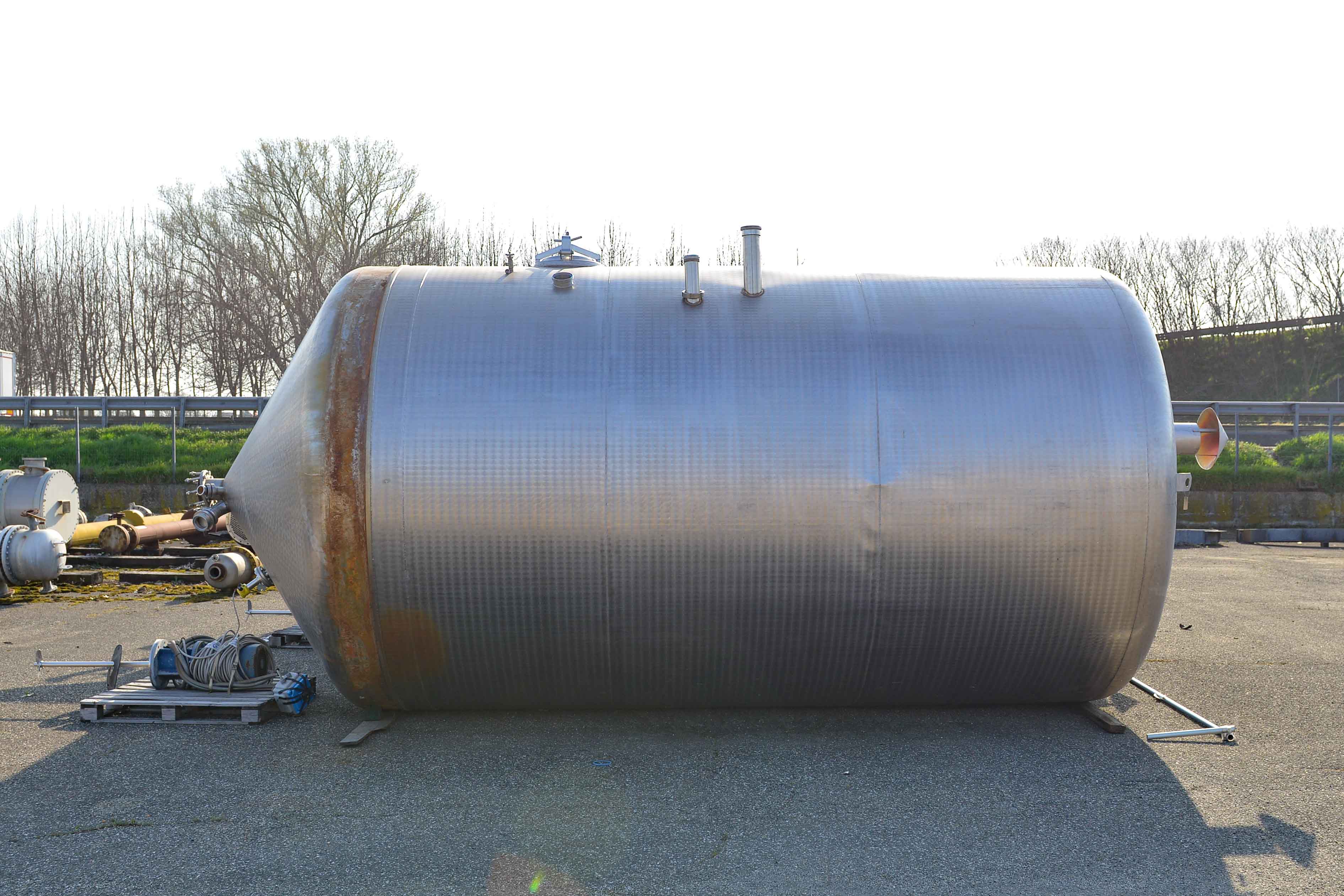 Used Serbatoio con fondo conico, da 31500 litri, con agitatore laterale