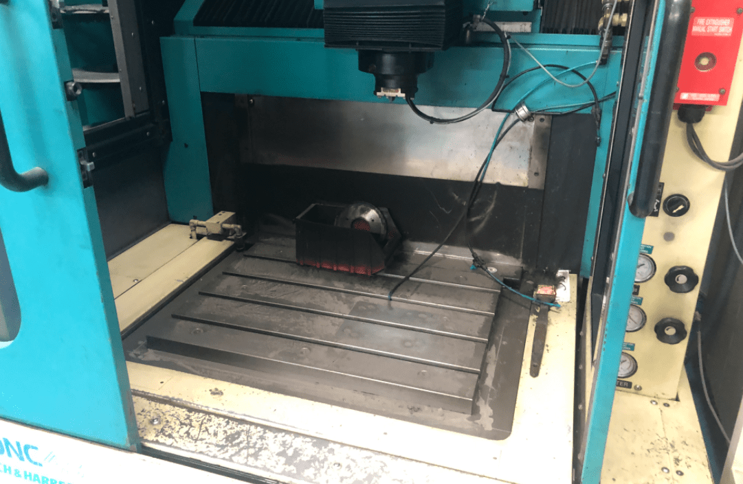 Used Makino EDNC-43 - Vertical machining centre - 1997