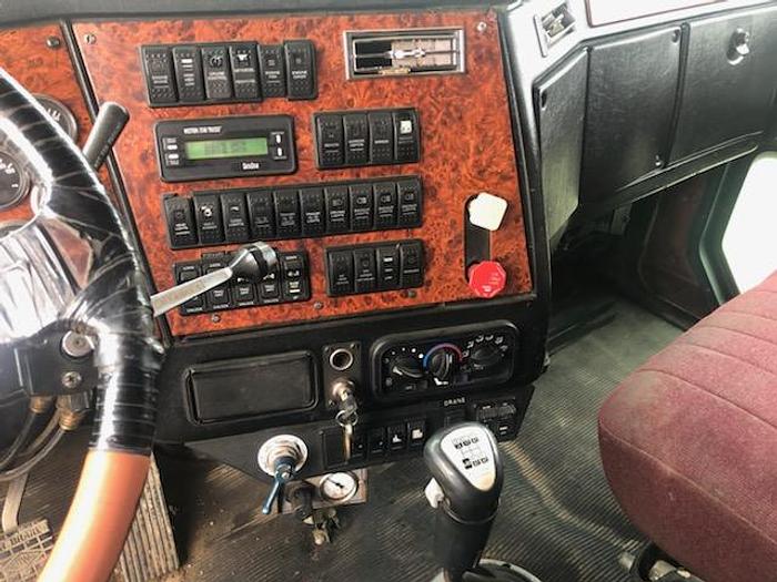 Used PRE EMMISSION 2005 WESTERNSTAR 4900SA TANDEM TRI PICKER TRUCK 