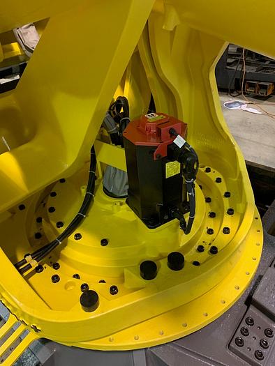 Used 2017 FANUC M2000iA/900L EQUIPPED FOR VISION WITH R30iB CONTROLLER LIKE NEW