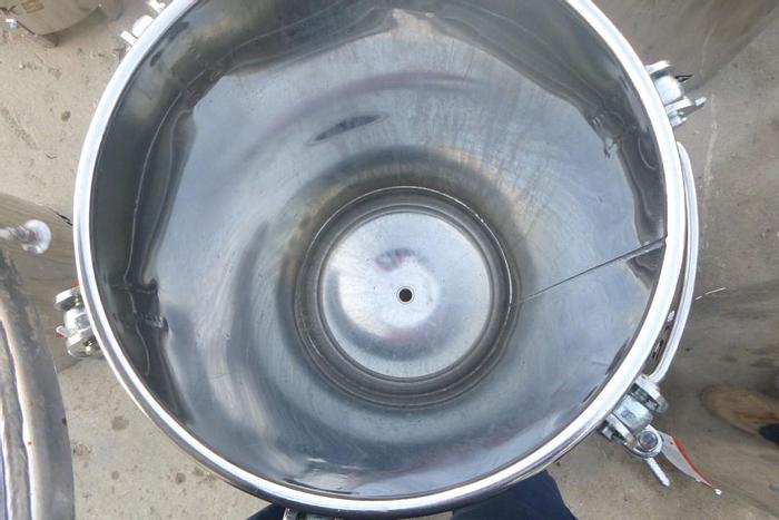 Used Tank, 15 Gallon, S/st, 110 PSI, 14" X 26.5", Binks (9) #S744049