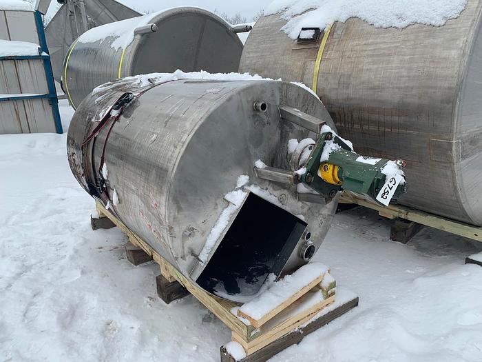 Used USED 600 GALLON STAINLESS STEEL MIX TANK, WITH LIGHTNIN AIR MIXER