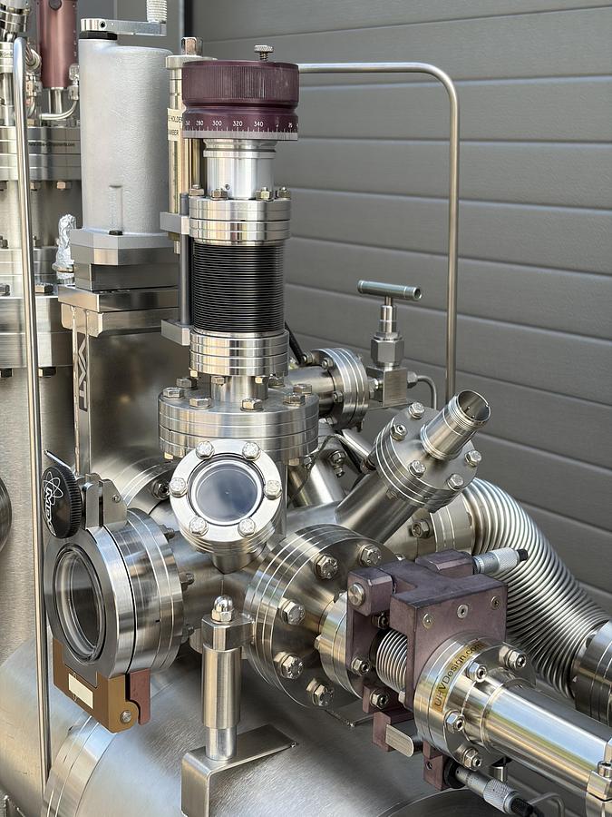 Used Scienta Omicron / MBE-Komponenten UHV MBE Multiprobe E-Beam Evaporation System – EBVM200, GENIUS, HABS, SH150, StarCell, TMU201