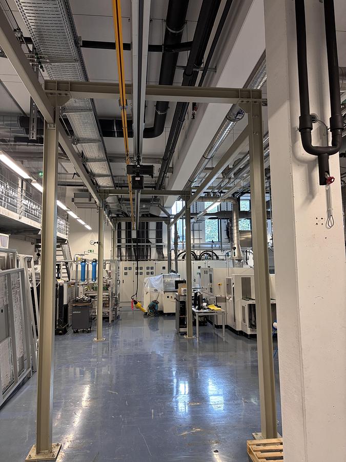 Used Konecranes Crane System 500 kg – 18 m Runway, 4 m Height – complete rails/free-standing frame