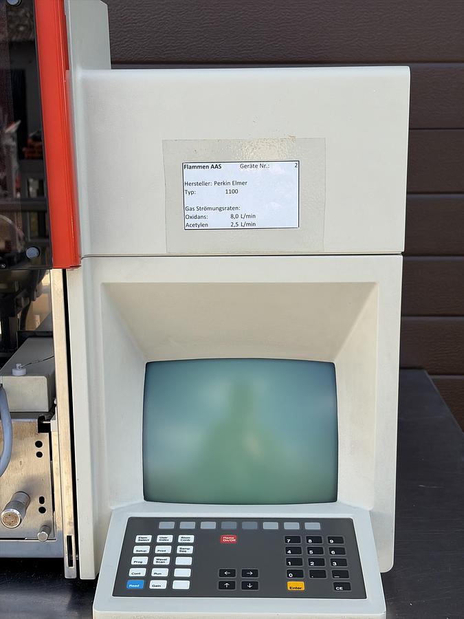 Used 2x SET Perkin-Elmer 1100 HPLC System with Autosampler and Accessories