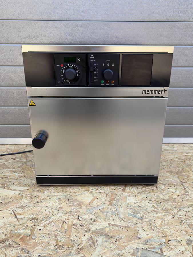 Used Memmert UM 100 Universal Laboratory Oven 230V 600W