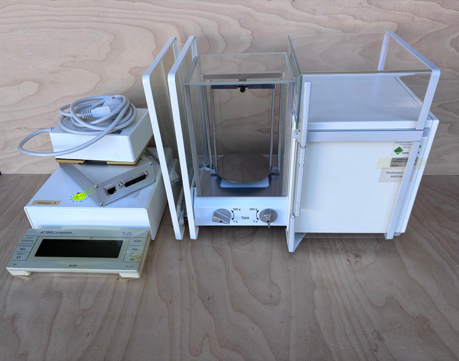 Used Mettler Toledo AT1005 Mass Comparator 1109 g 0.01 mg , Defective