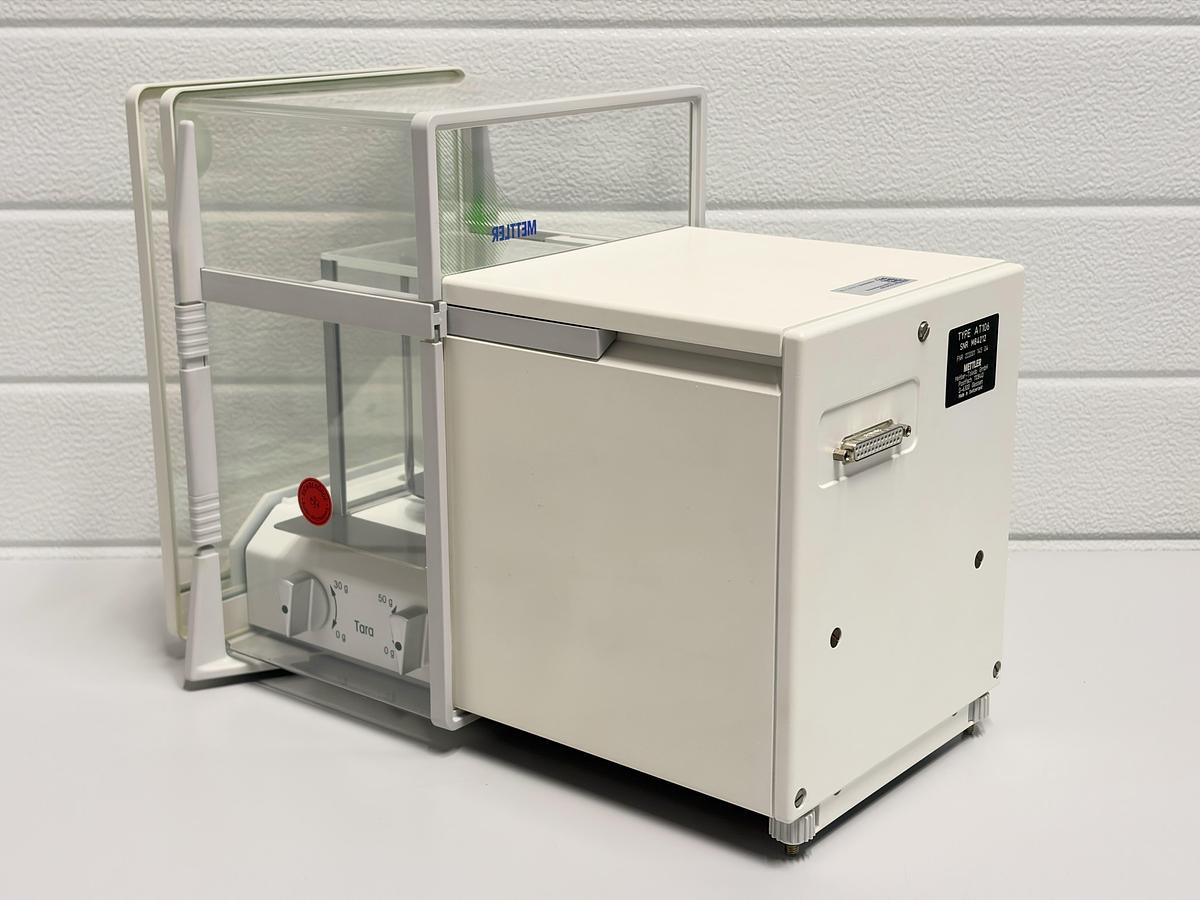 Used Mettler Toledo AT106 Mass Comparator / Precision Microbalance – 111 g / 1 µg
