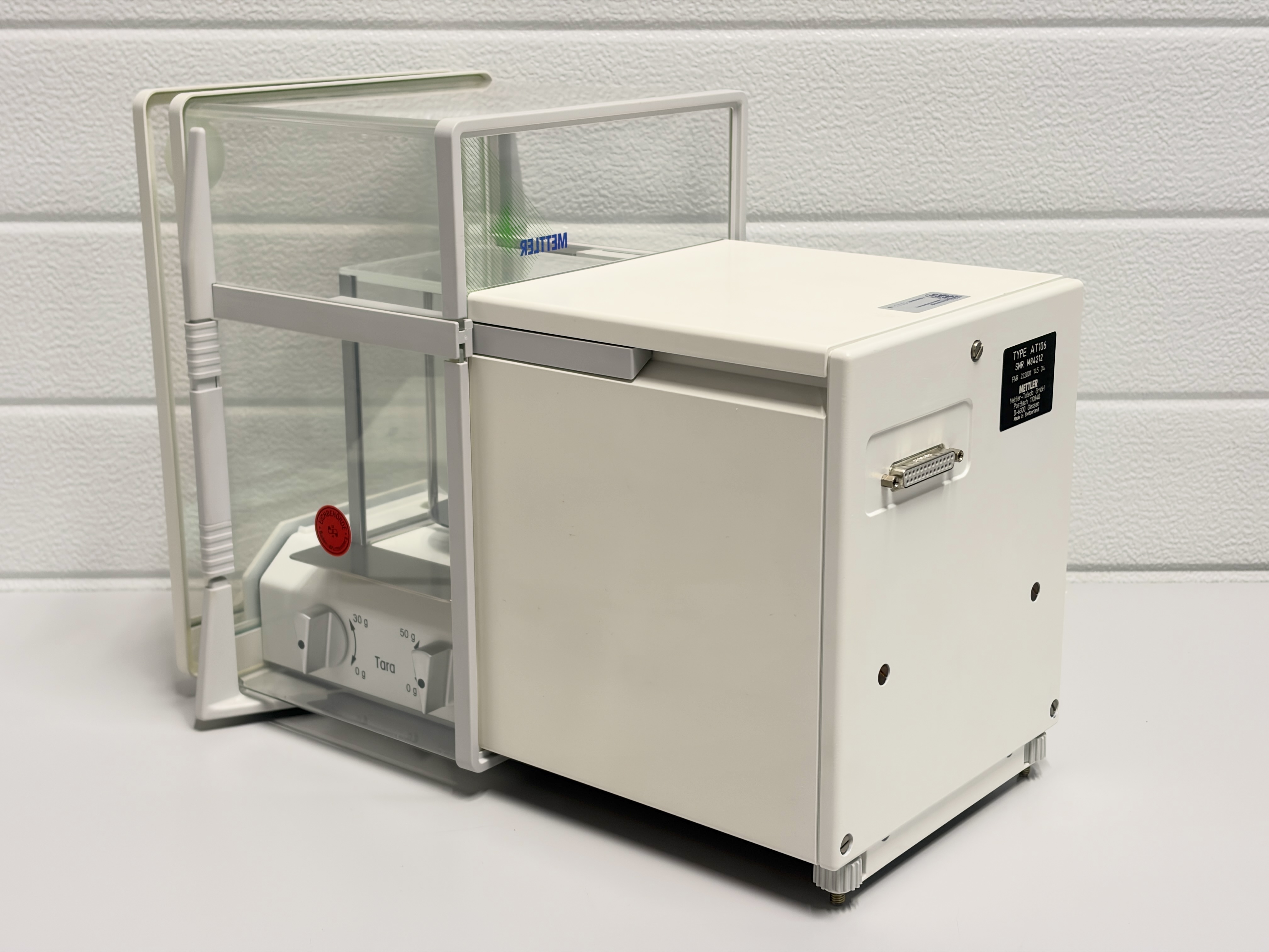 Used Mettler Toledo AT106 Mass Comparator / Precision Microbalance – 111 g / 1 µg