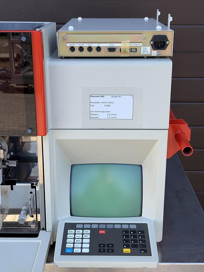 Used 2x SET Perkin-Elmer 1100 HPLC System with Autosampler and Accessories