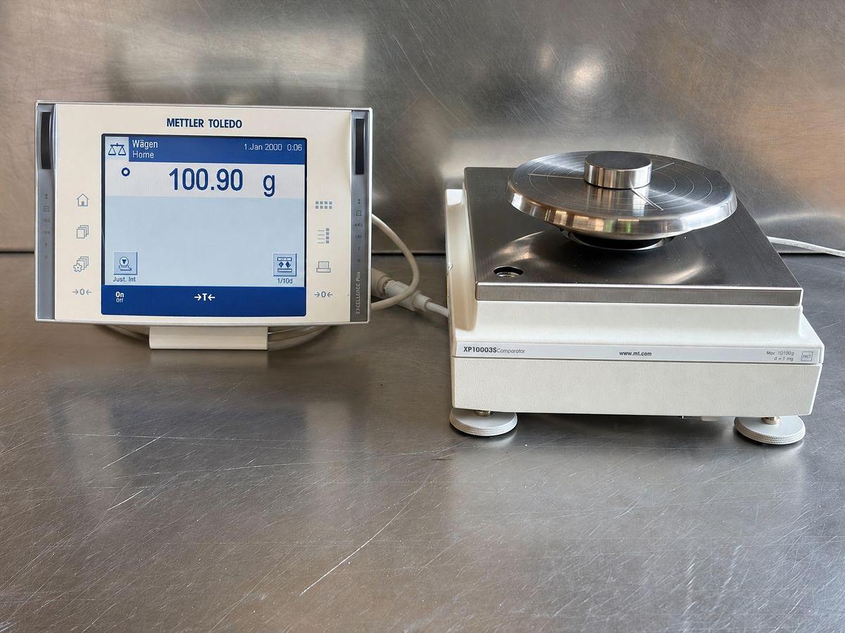 Used METTLER TOLEDO XP10003S Mass Comparator 10.1kg / 1mg High Precision TESTED