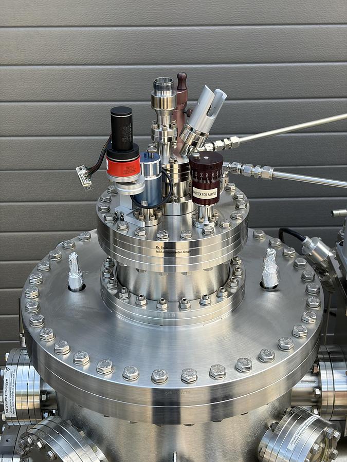 Used Scienta Omicron / MBE-Komponenten UHV MBE Multiprobe E-Beam Evaporation System – EBVM200, GENIUS, HABS, SH150, StarCell, TMU201