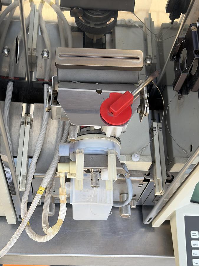 Used 2x SET Perkin-Elmer 1100 HPLC System with Autosampler and Accessories