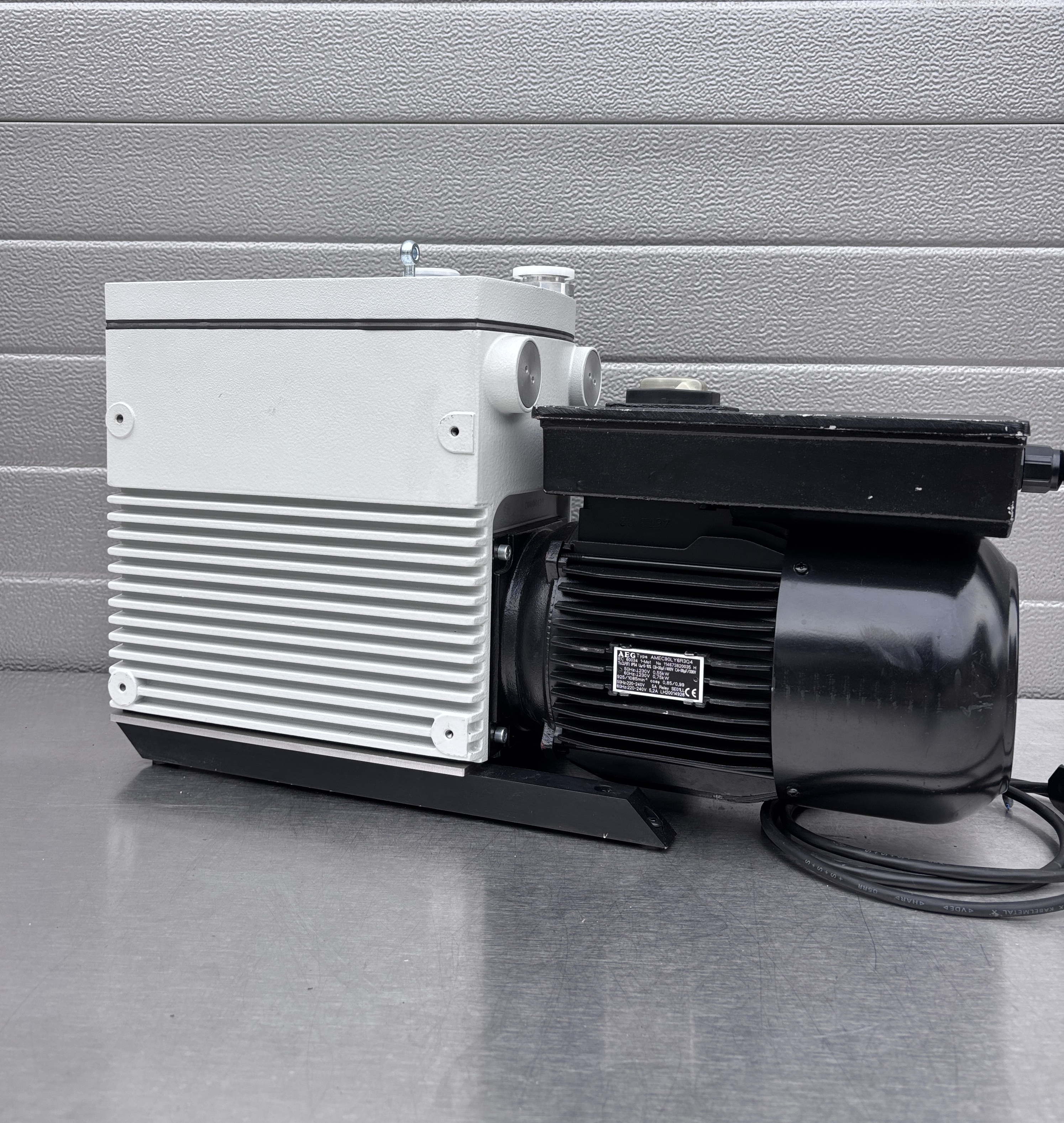 Used Leybold EcoDry M15 Oil-Free Dry Vacuum Pump – 230 V – 15 m³/h