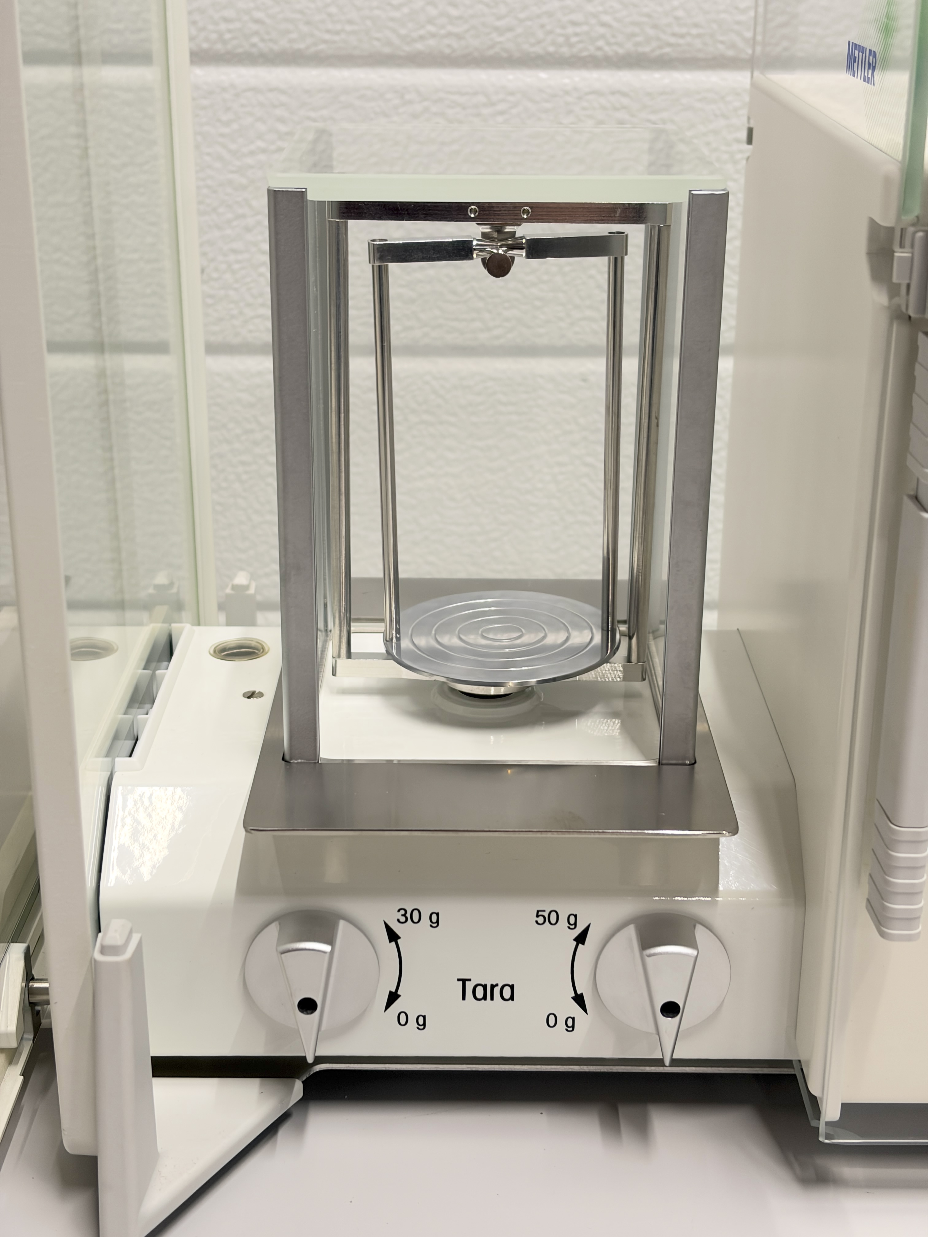 Used Mettler Toledo AT106 Mass Comparator / Precision Microbalance – 111 g / 1 µg