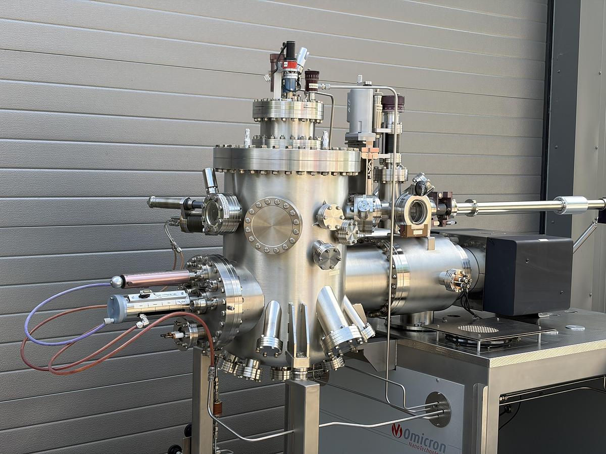 Used Scienta Omicron / MBE-Komponenten UHV MBE Multiprobe E-Beam Evaporation System – EBVM200, GENIUS, HABS, SH150, StarCell, TMU201