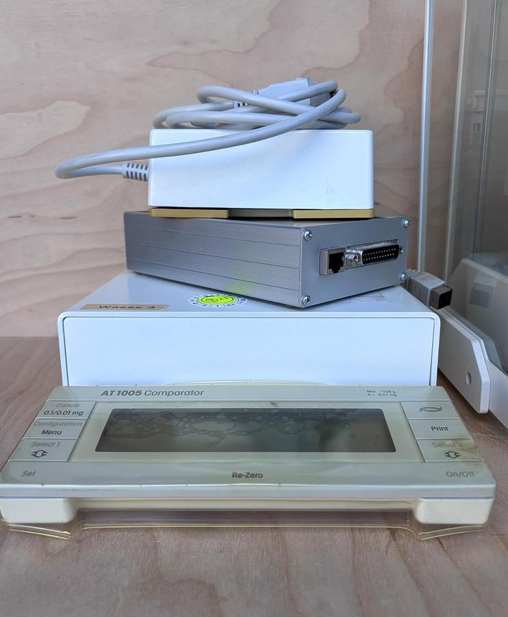 Used Mettler Toledo AT1005 Mass Comparator 1109 g 0.01 mg , Defective