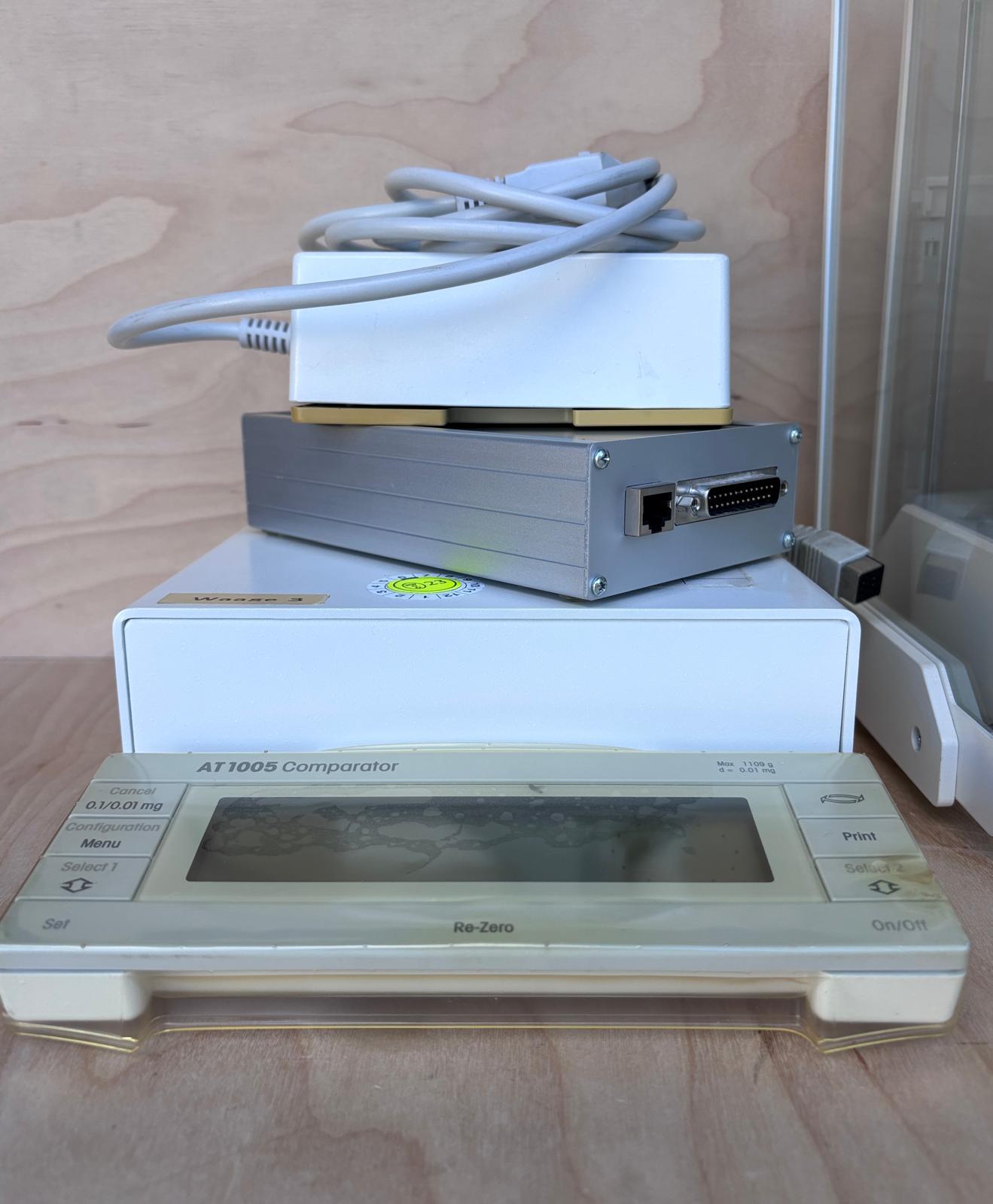 Used Mettler Toledo AT1005 Mass Comparator 1109 g 0.01 mg , Defective