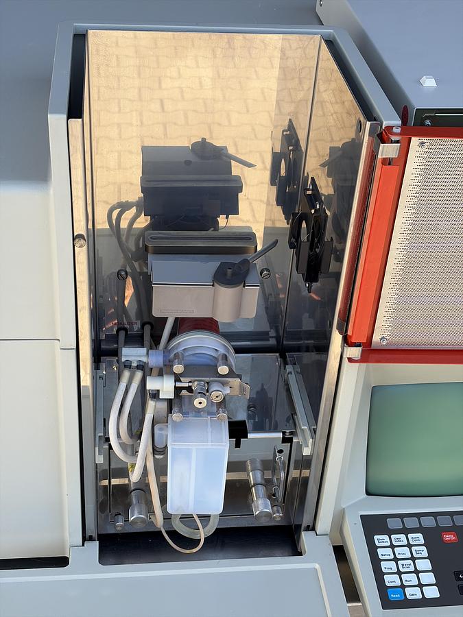 Used 2x SET Perkin-Elmer 1100 HPLC System with Autosampler and Accessories