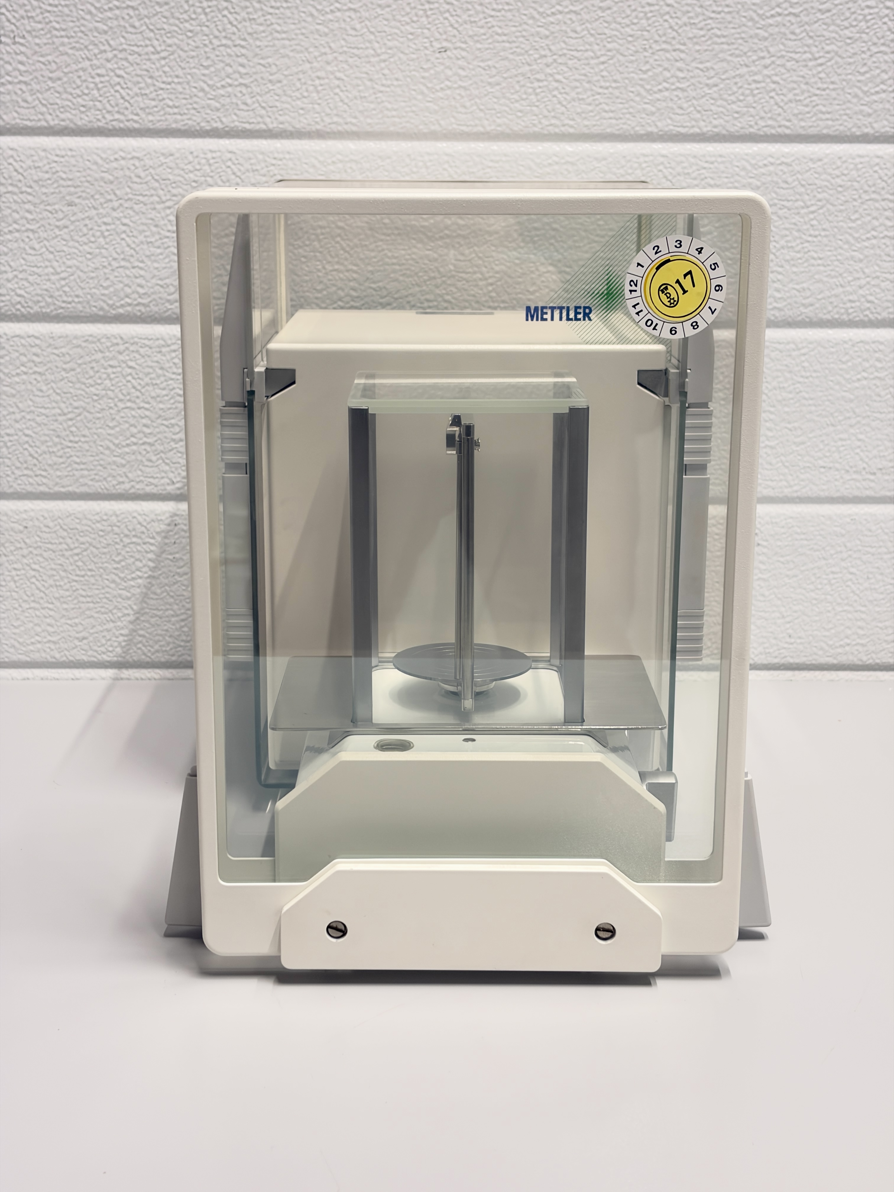 Used Mettler Toledo AT106 Mass Comparator / Precision Microbalance – 111 g / 1 µg
