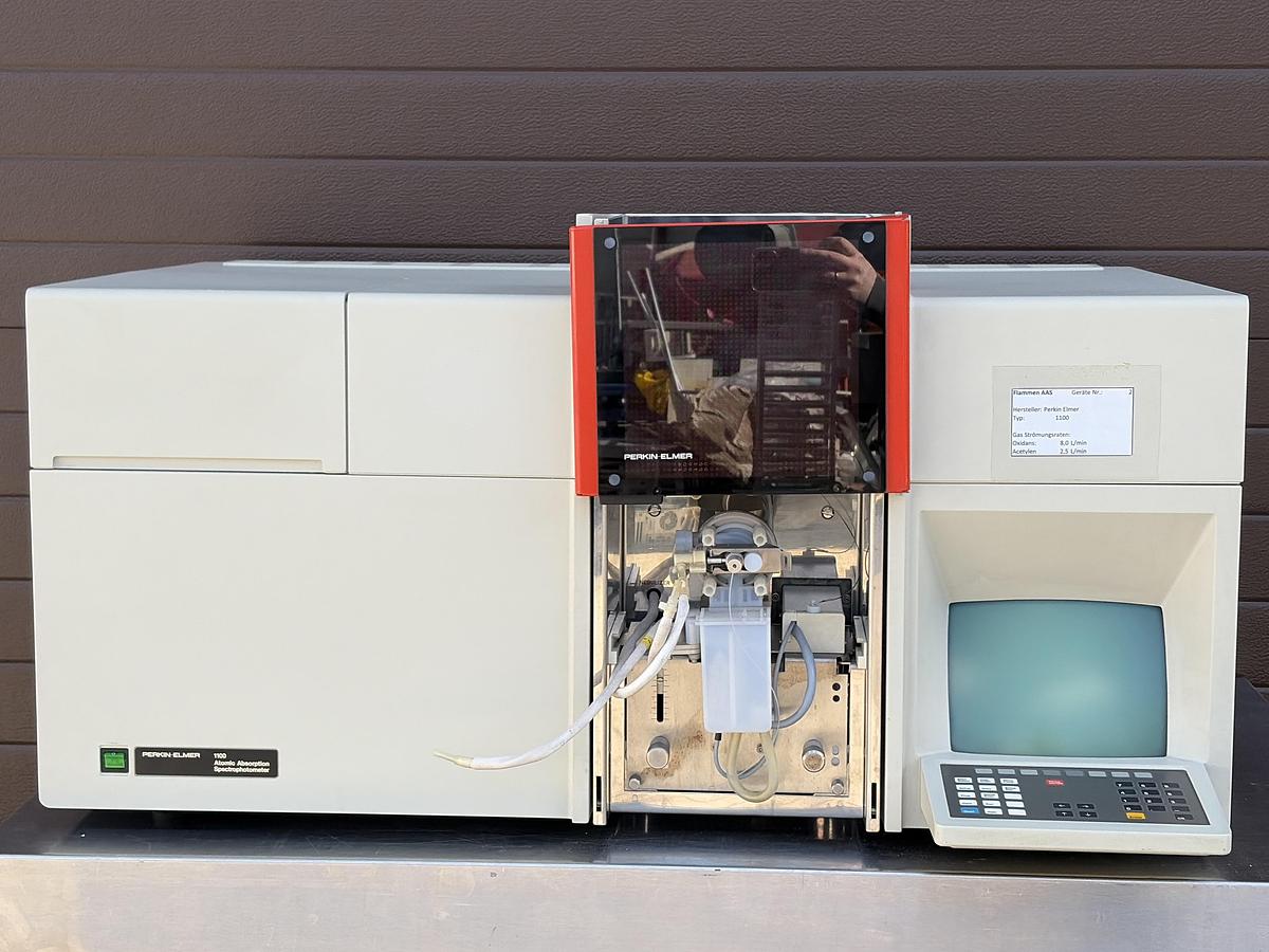 Used 2x SET Perkin-Elmer 1100 HPLC System with Autosampler and Accessories