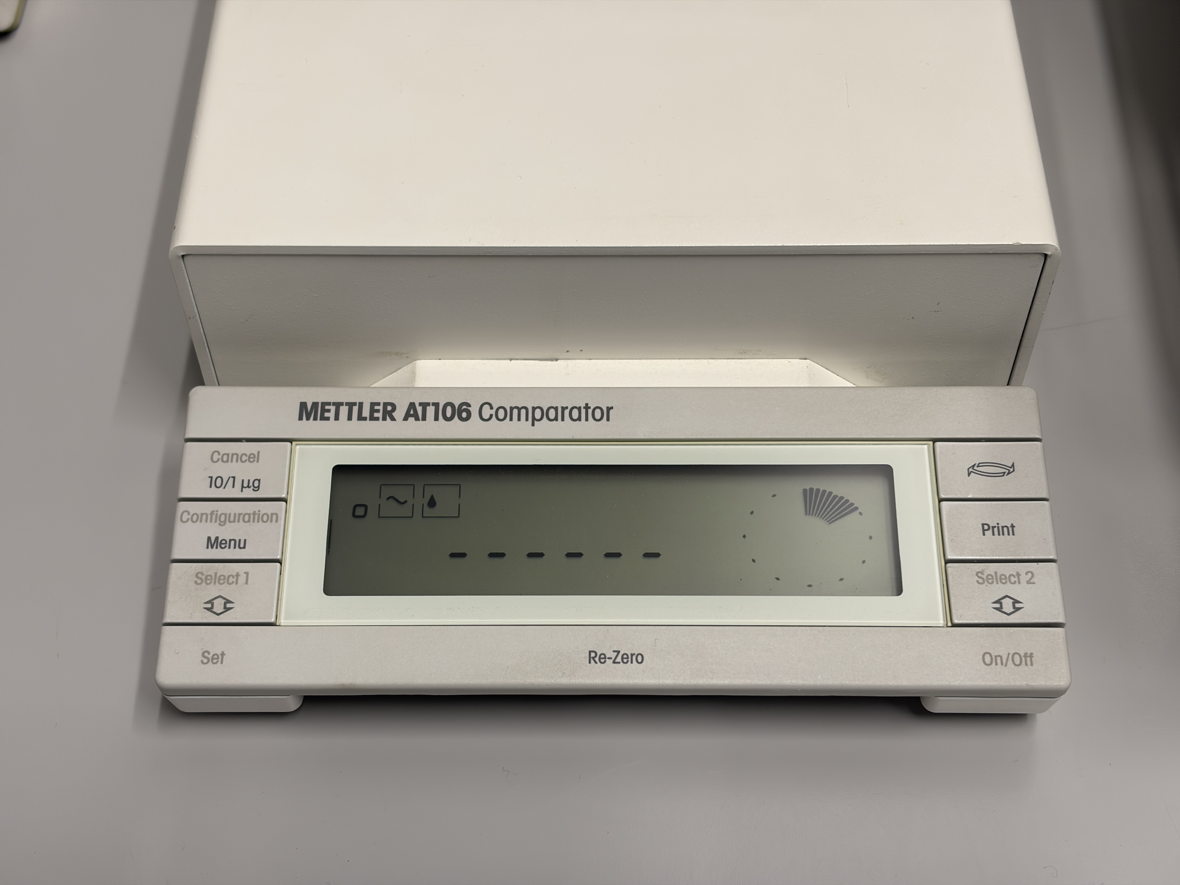 Used Mettler Toledo AT106 Mass Comparator / Precision Microbalance – 111 g / 1 µg