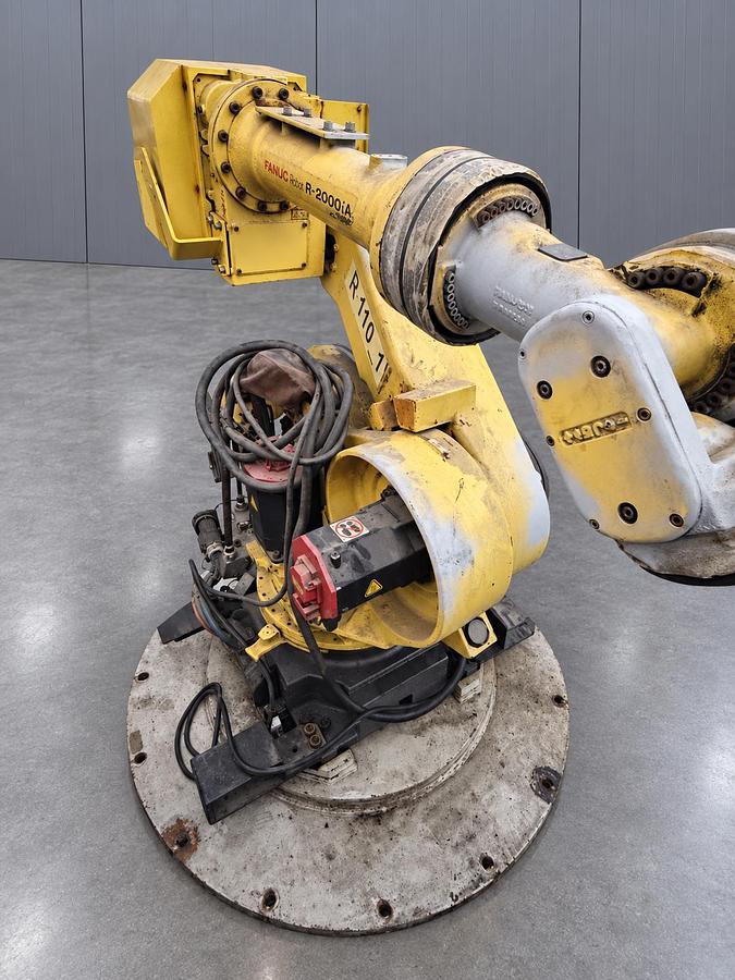 Used FANUC R-2000iA / 210F Robot 210kg R-J3iB Controller Teach Pendant 2650mm