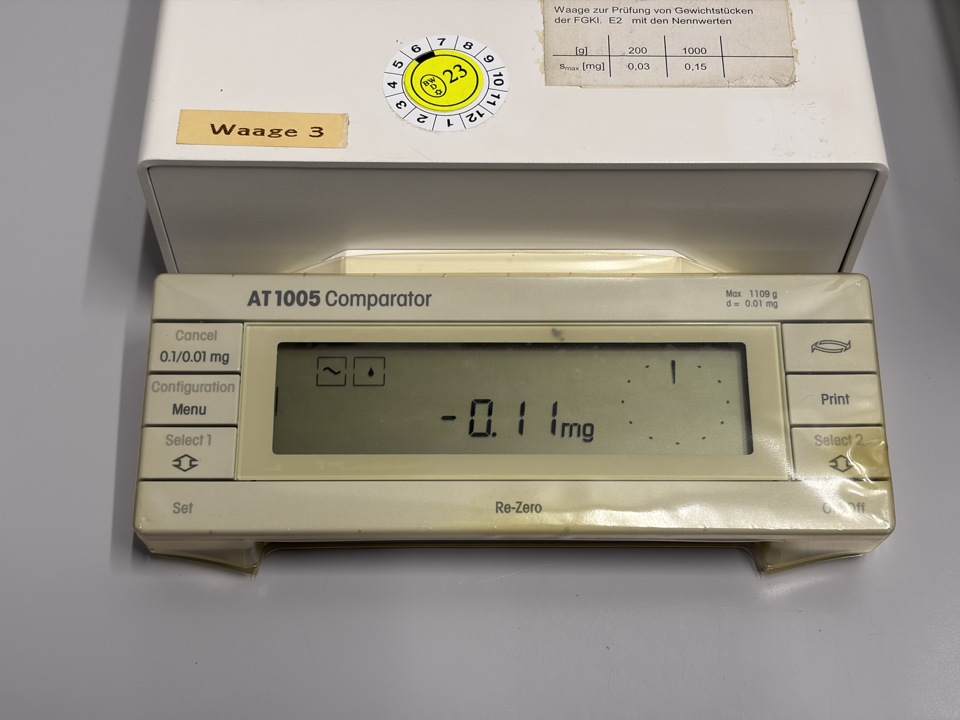 Used Mettler Toledo AT1005 Mass Comparator 1109 g 0.01 mg , Defective