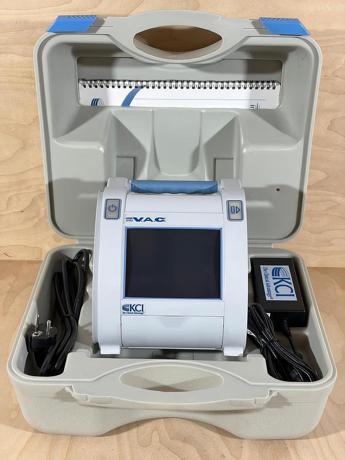 Used KCI Info V.A.C. VAC M6257766 Negative Pressure Wound Therapy Unit with Case
