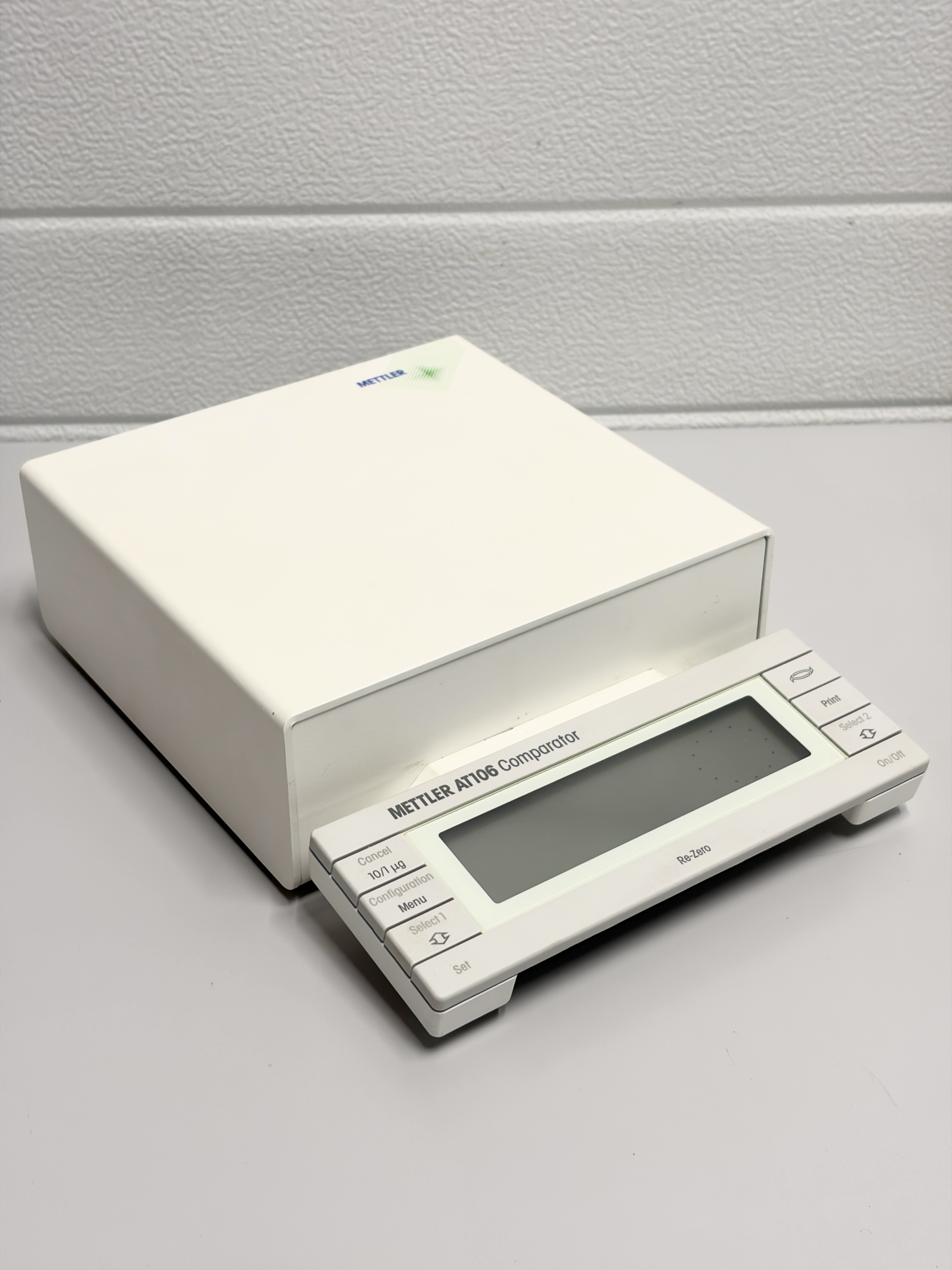 Used Mettler Toledo AT106 Mass Comparator / Precision Microbalance – 111 g / 1 µg