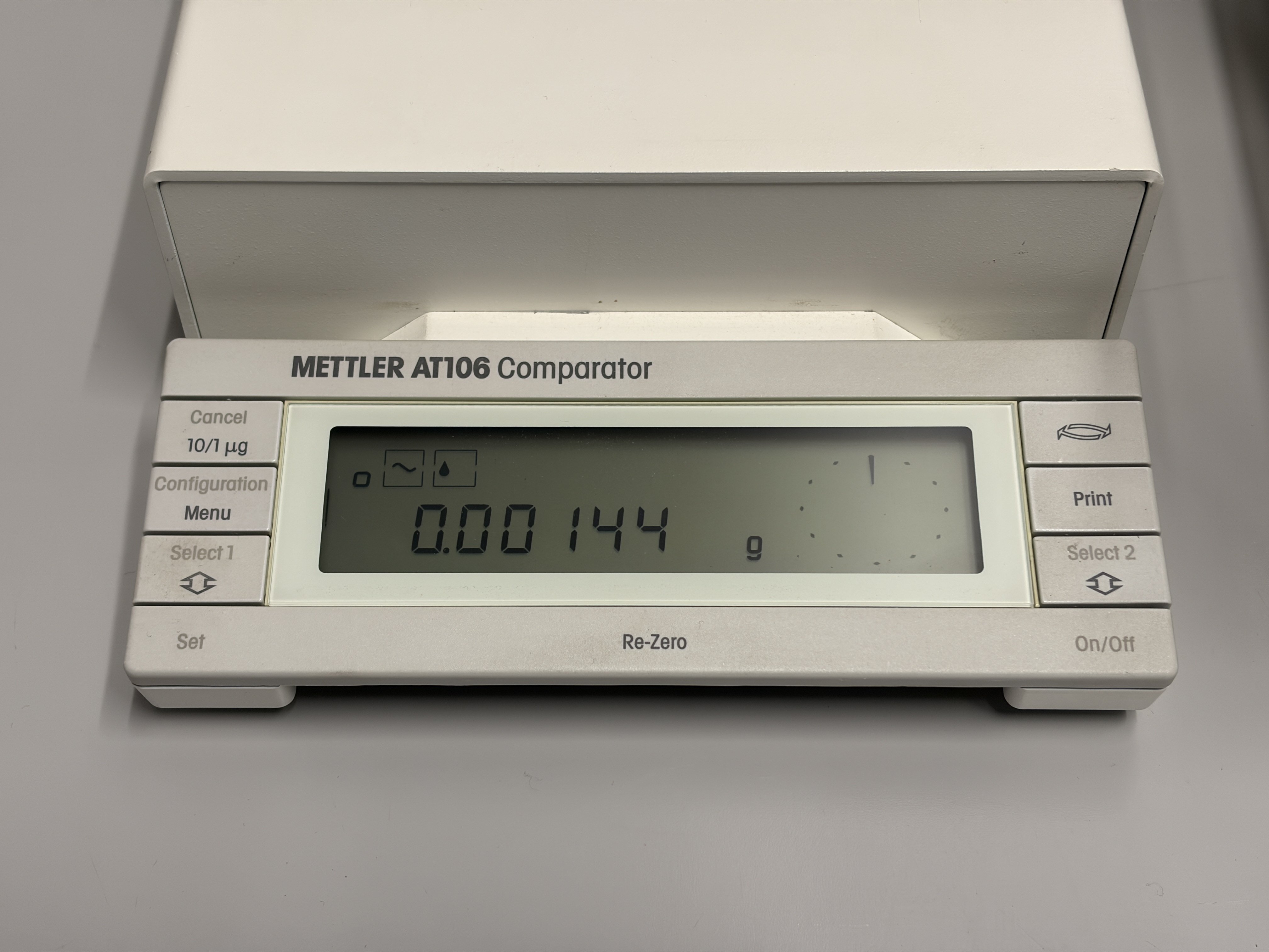 Used Mettler Toledo AT106 Mass Comparator / Precision Microbalance – 111 g / 1 µg