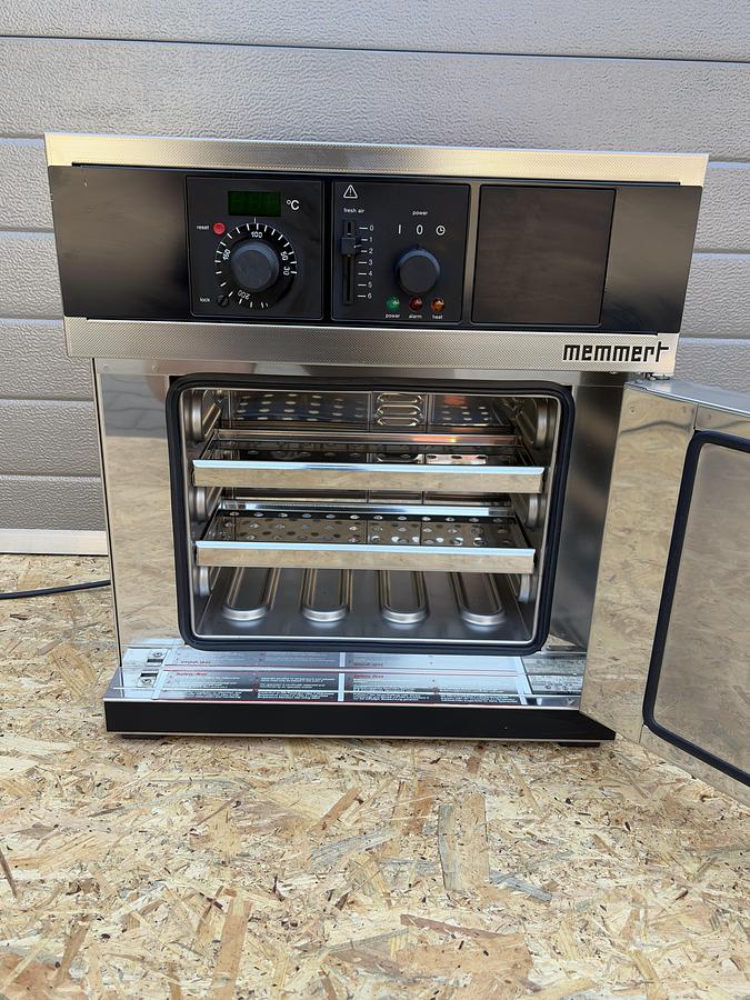 Used Memmert UM 100 Universal Laboratory Oven 230V 600W