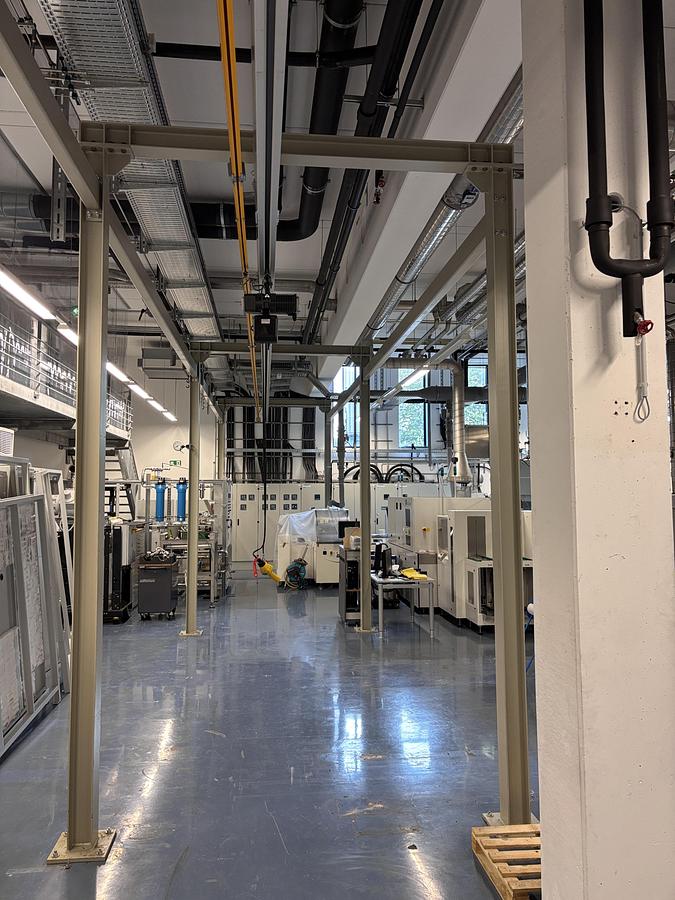 Used Konecranes Crane System 500 kg – 18 m Runway, 4 m Height – complete rails/free-standing frame