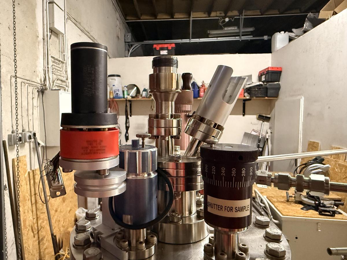 Used Scienta Omicron / MBE-Komponenten UHV MBE Multiprobe E-Beam Evaporation System – EBVM200, GENIUS, HABS, SH150, StarCell, TMU201