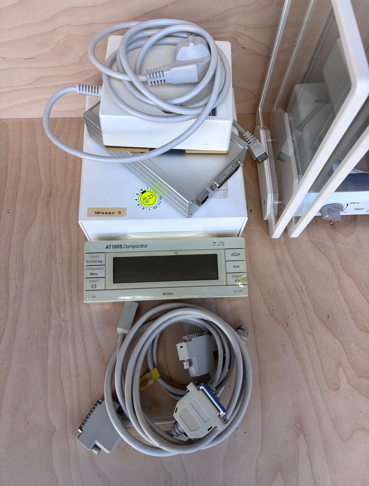 Used Mettler Toledo AT1005 Mass Comparator 1109 g 0.01 mg , Defective
