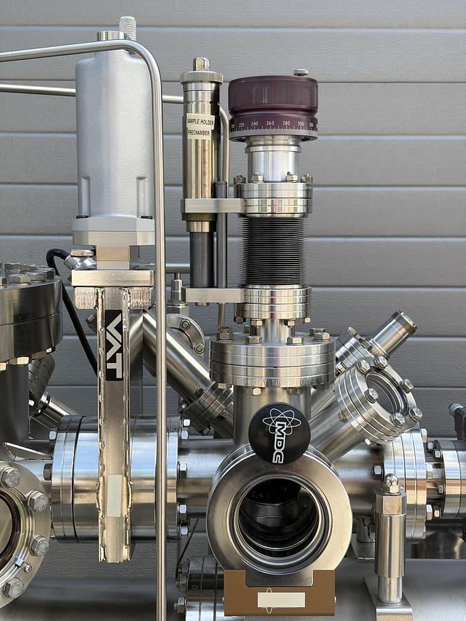 Used Scienta Omicron / MBE-Komponenten UHV MBE Multiprobe E-Beam Evaporation System – EBVM200, GENIUS, HABS, SH150, StarCell, TMU201