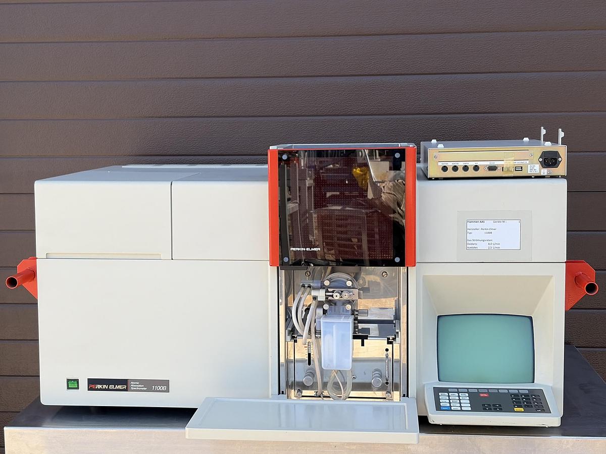 Used 2x SET Perkin-Elmer 1100 HPLC System with Autosampler and Accessories